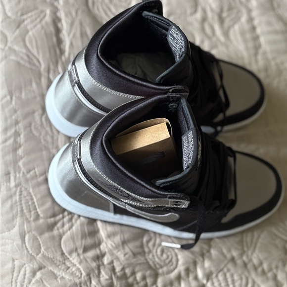 Jordan Women Retro 1 High OG Color Black/White/Grey size 8.5 - Picture 7 of 11